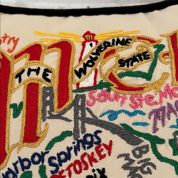 Cat Studio Multicolor Embroidered Pillow Michigan State iconic locations cotton - Picture 4 of 12